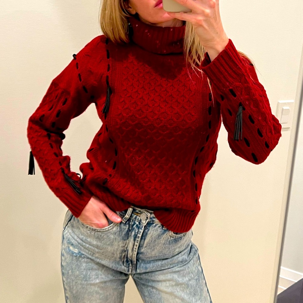 Unique maroon turtle neck with laces